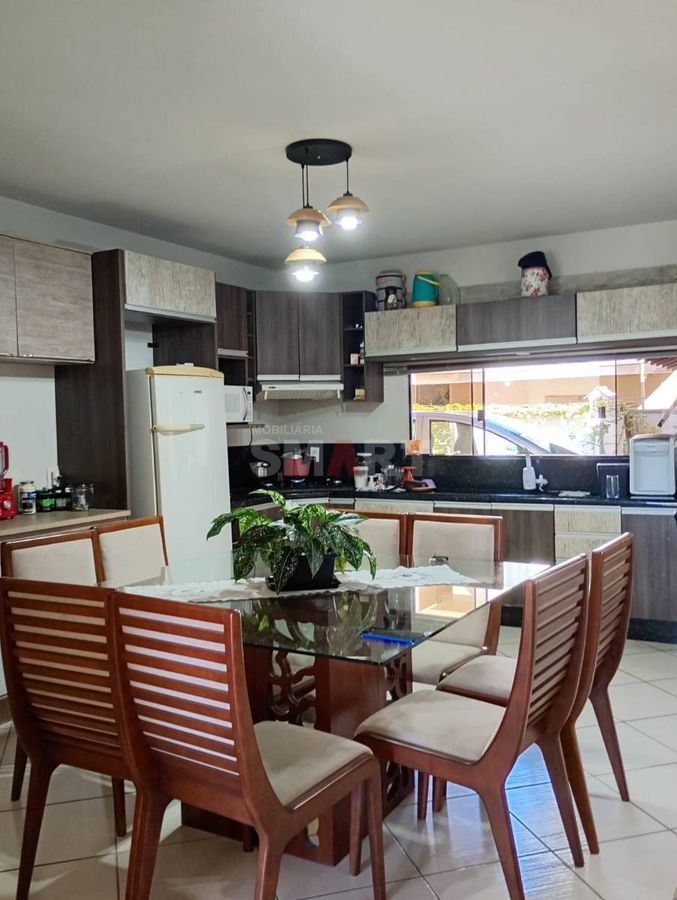 Casa à Venda no Jaraguá 99 com 3 quartos sendo 1 suíte
