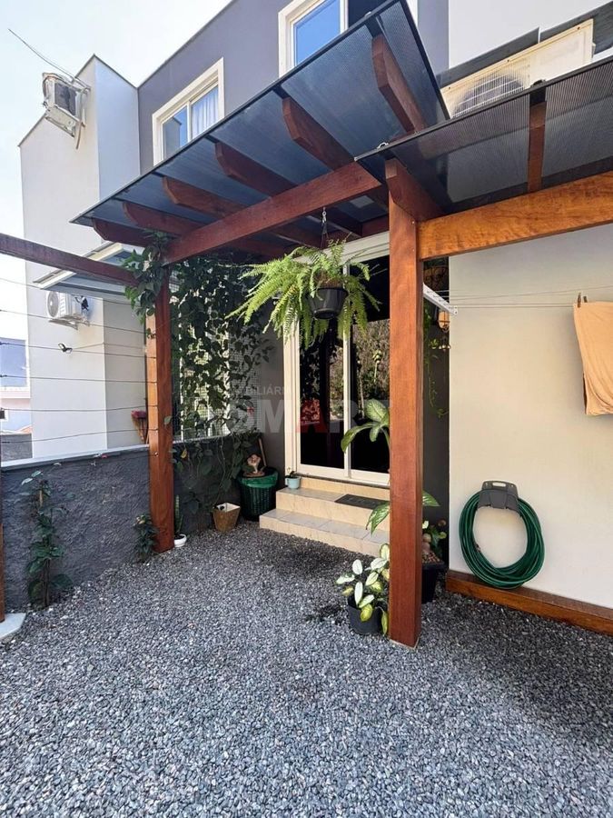 Apartamento com 2 Quartos e Ampla Área Externa no Bairro Amizade