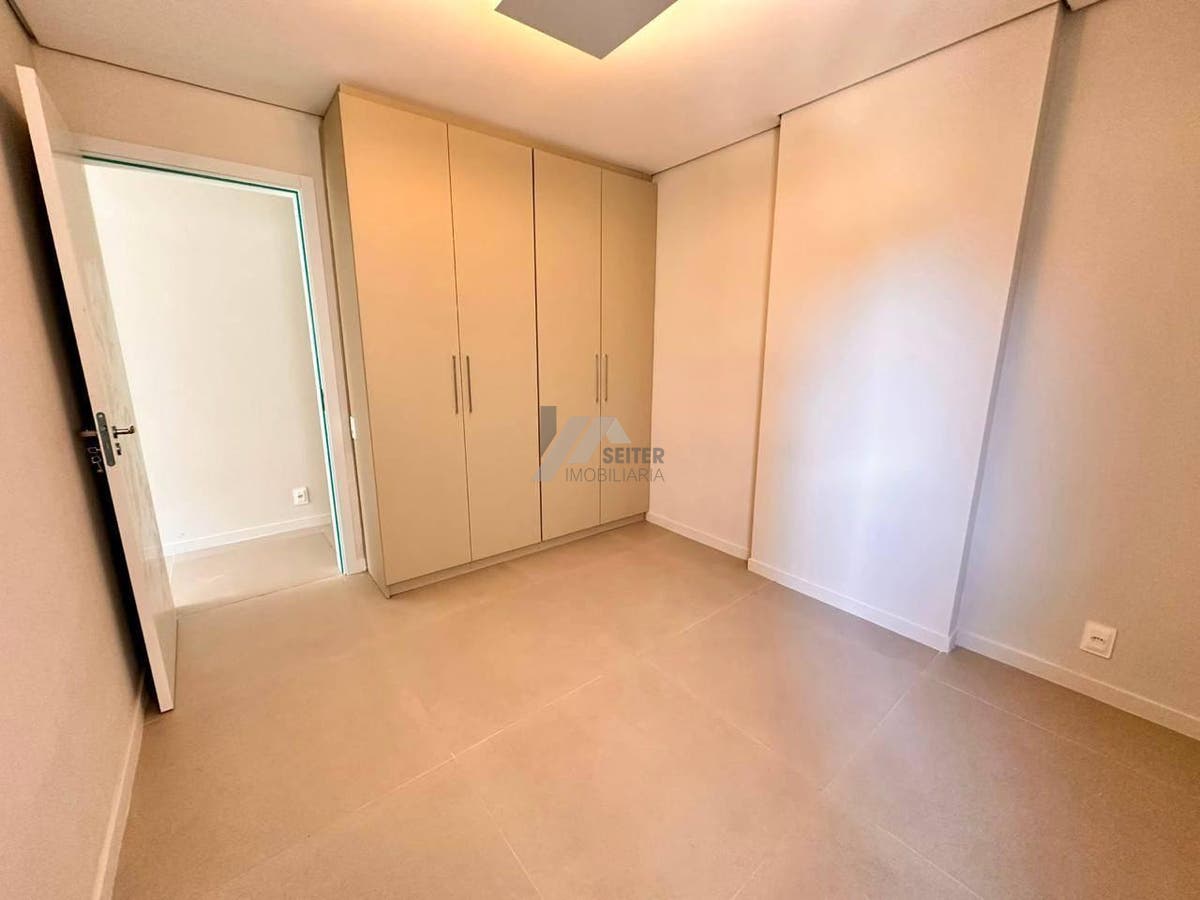 Apartamento a venda com 2 quartos Centro Florianópolis