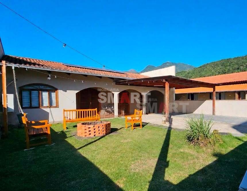 Casa com Piscina 1 Suíte e 2 Quartos no Centro de Jaraguá do Sul