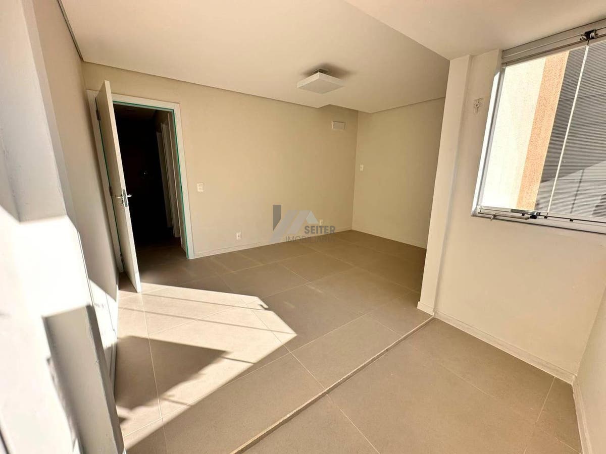 Apartamento a venda com 2 quartos Centro Florianópolis