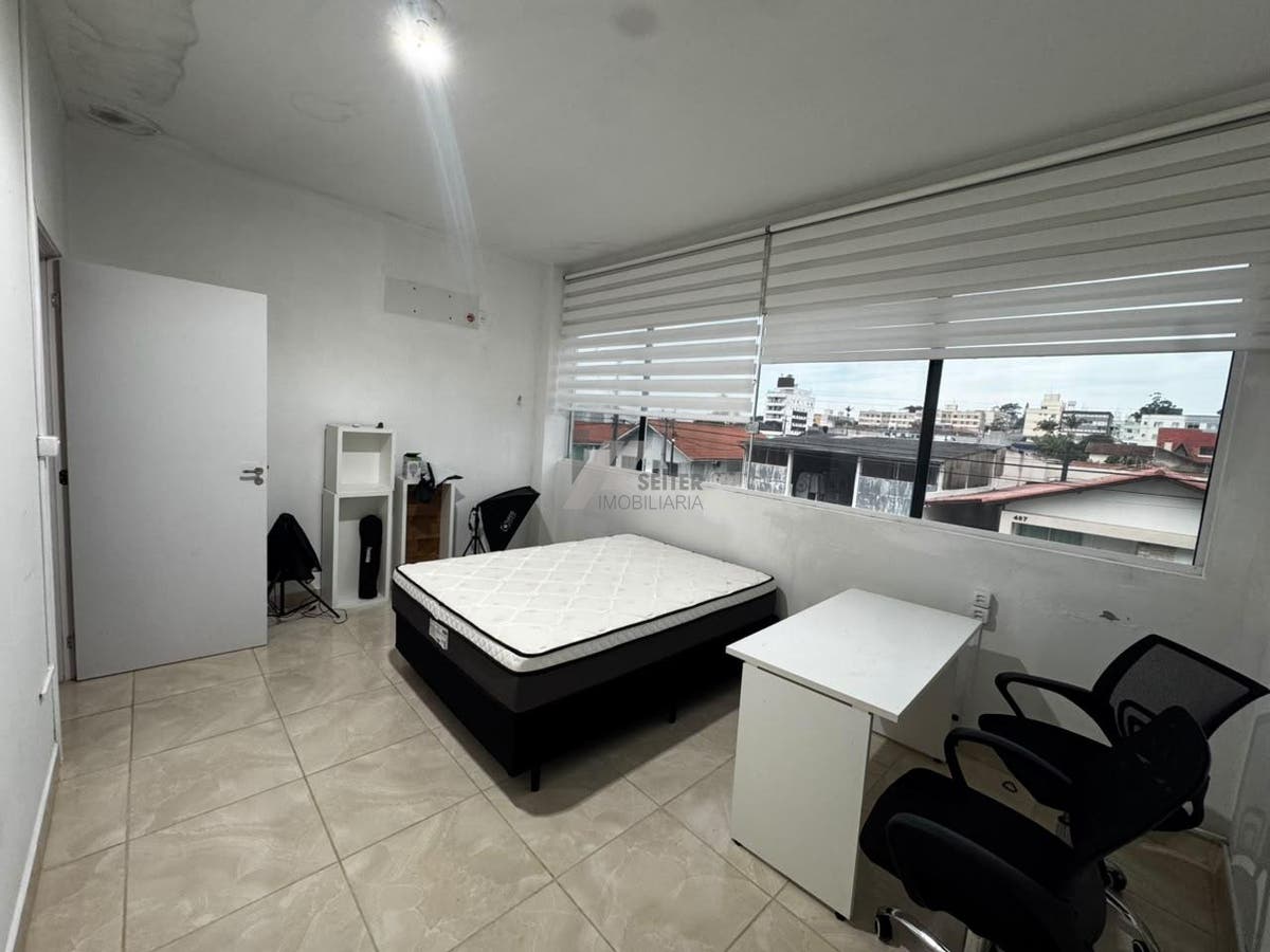 Sala comercial no Jardim Atlantico de 220m²
