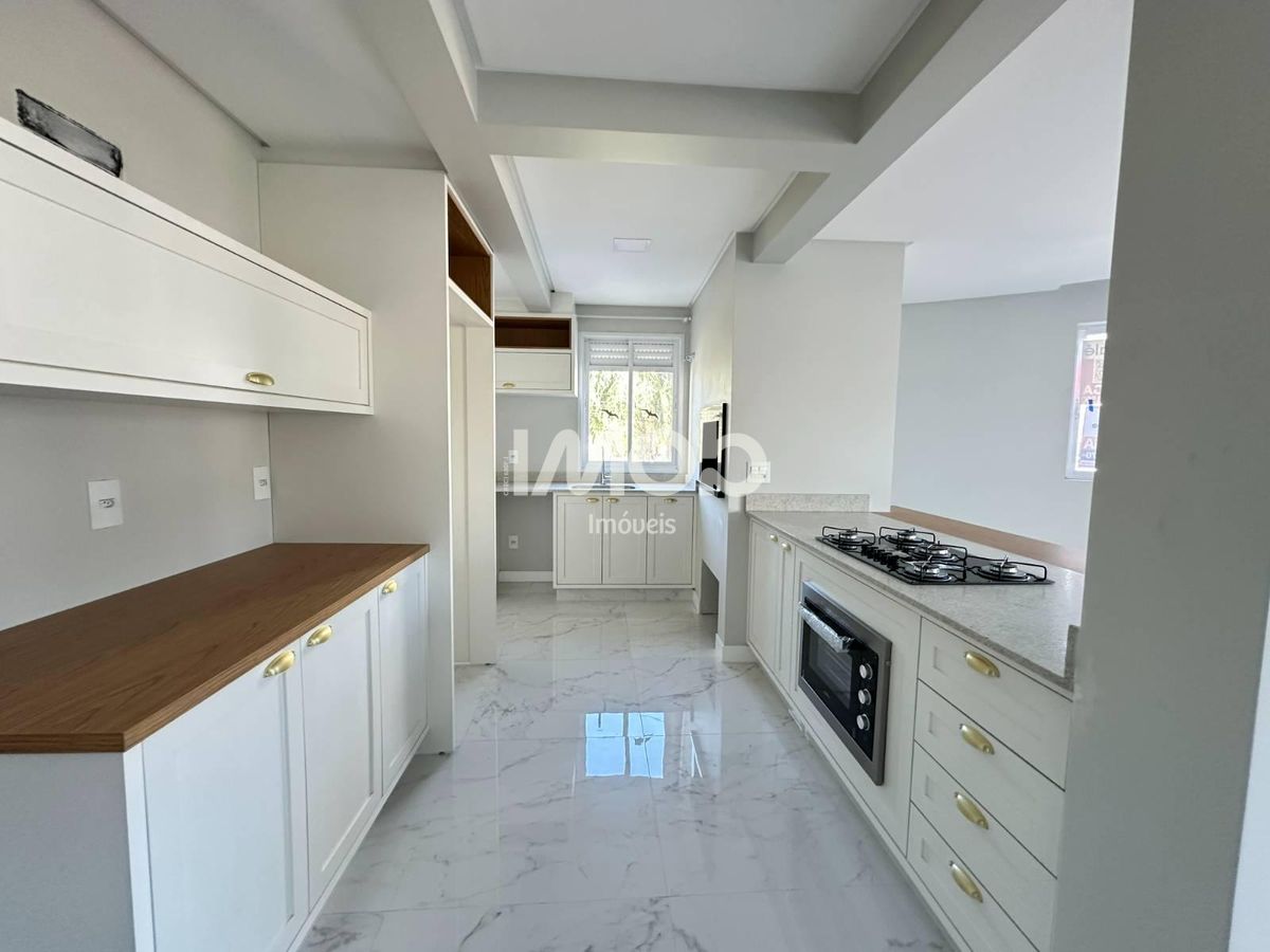 Apartamento com 3 suítes, centro