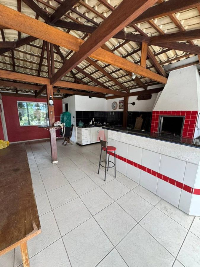 Terreno na Barra com 2 Casas em Ótima Localização