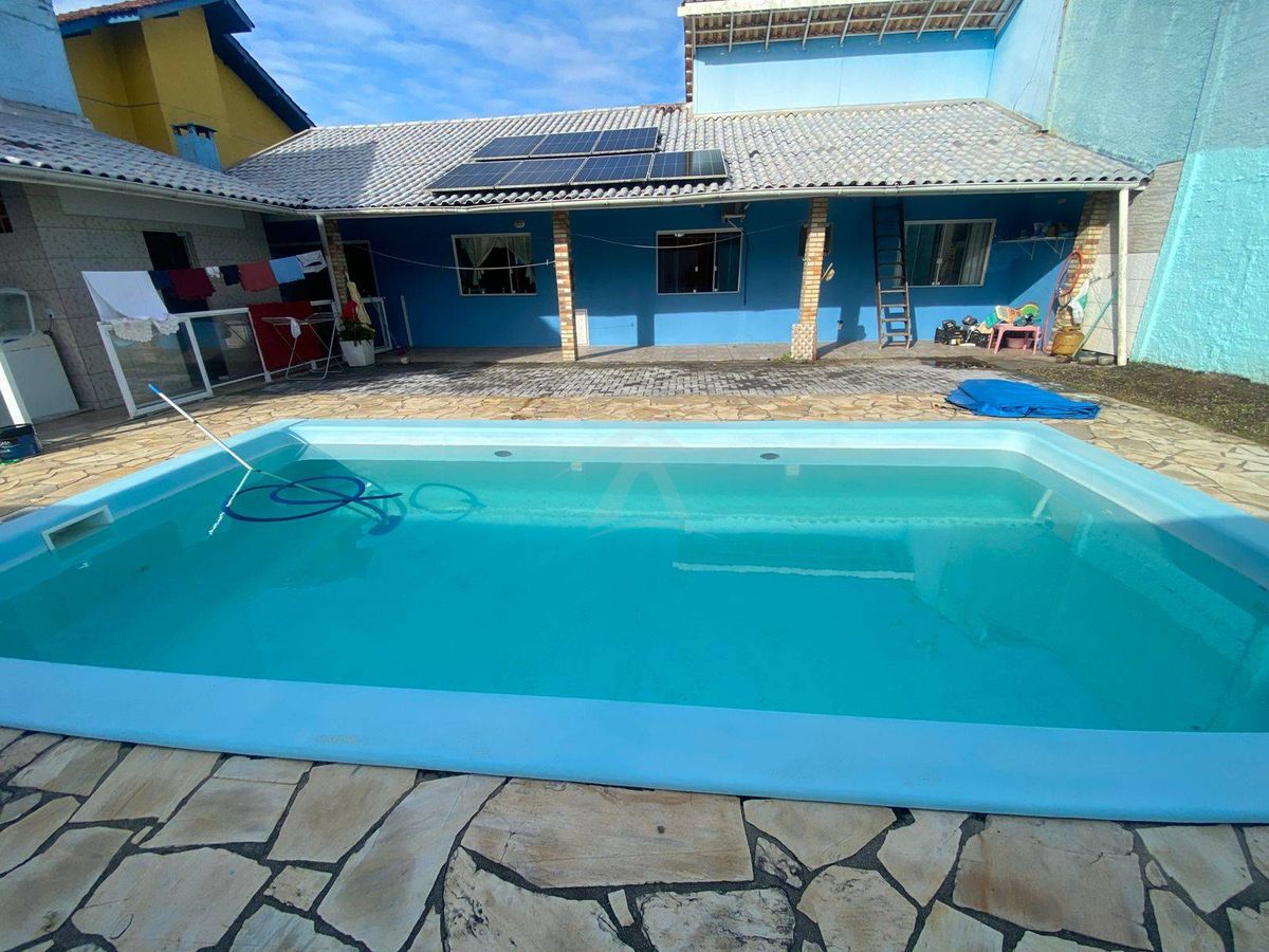Casa frente mar, 4 quartos com piscina, mariluz