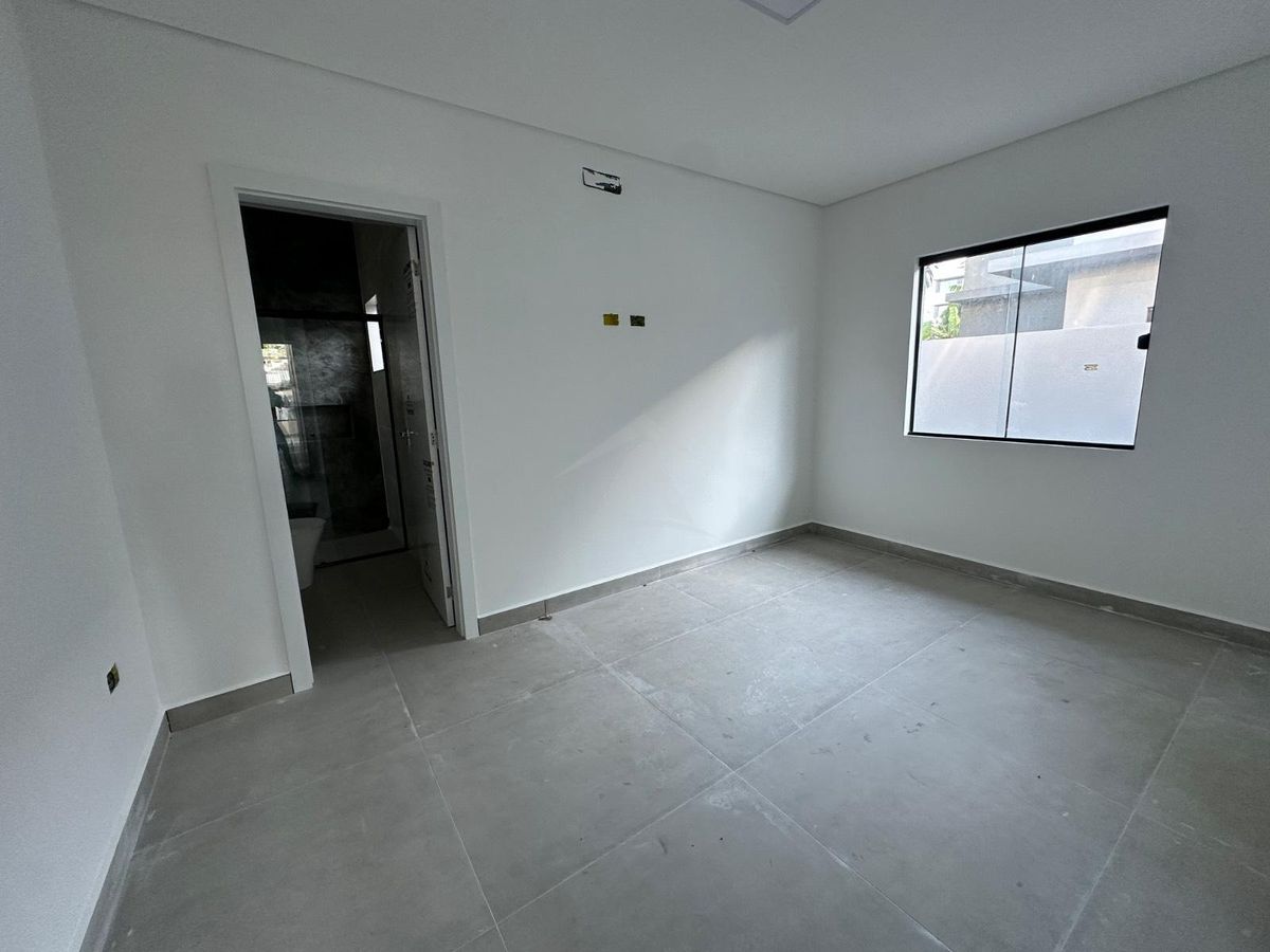 Casa, 3 quartos sendo 1 suíte, centro