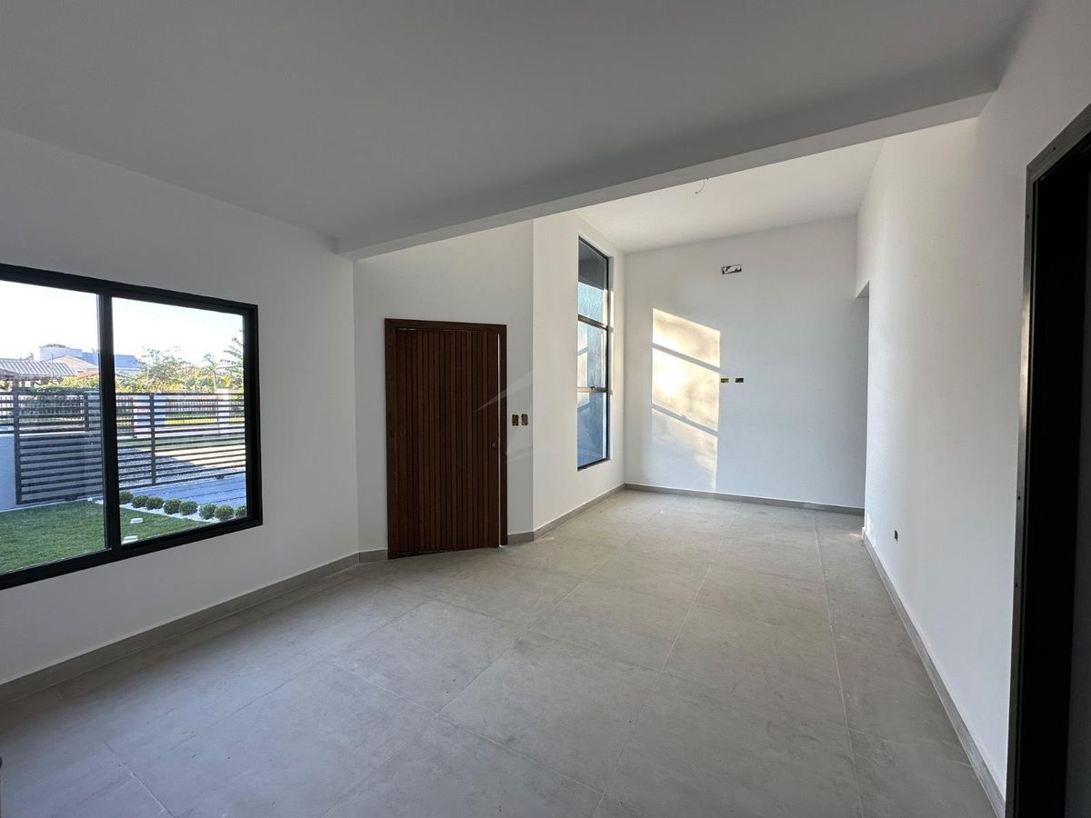 Casa, 3 quartos sendo 1 suíte, centro