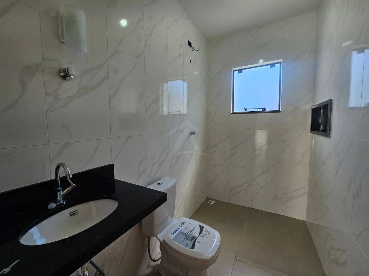 Casa com piscina, 3 quartos sendo 1 suíte, barra do saí