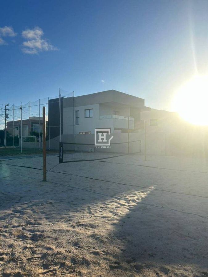 Casa de Condomínio com 4 quartos - Aracaju