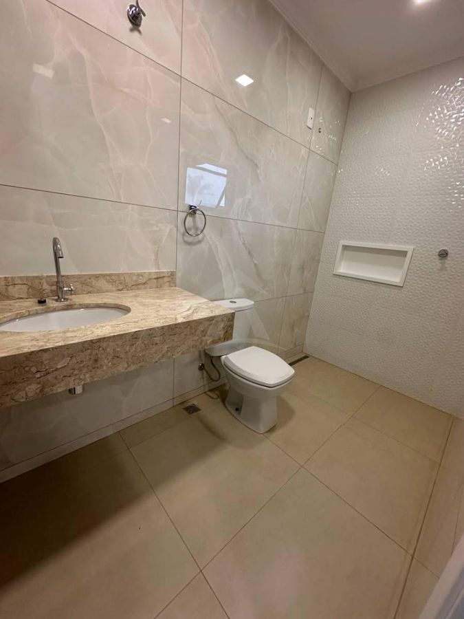 Sobrado com piscina, 180m metros mar, bal itapoa