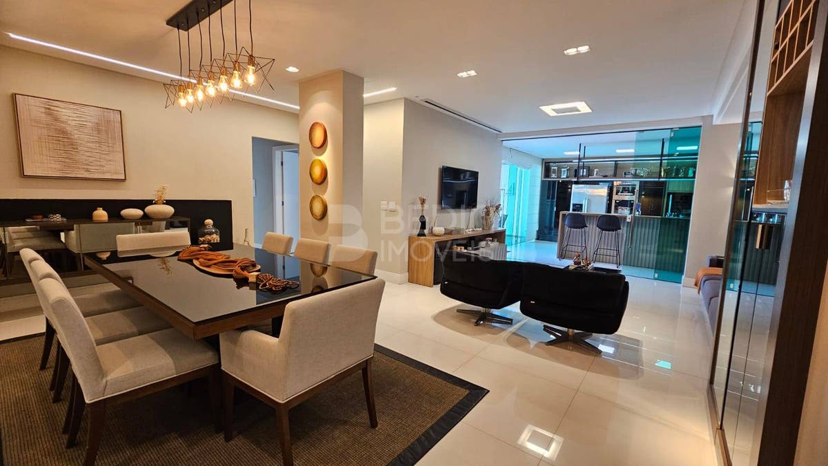 Apartamento de 3 quartos, 177m² no bairro Centro, em Balneário Camboriú | Eu Corretor