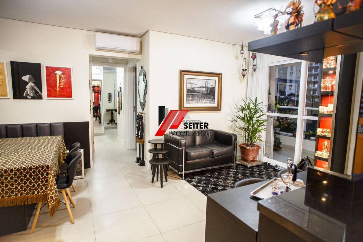Apartamento à venda no bairro Trindade em Florianópolis.