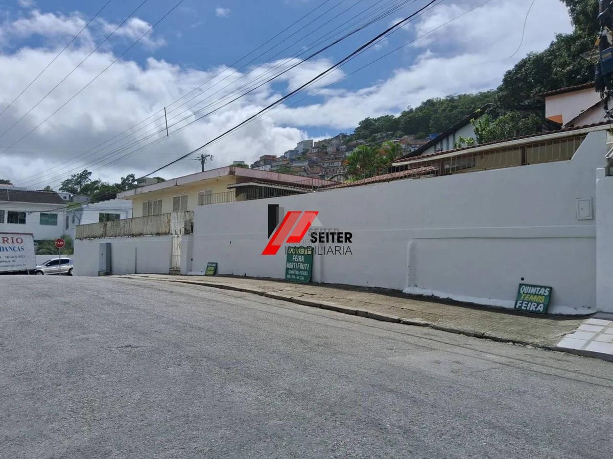 Casa grande a venda no bairro Agronomica