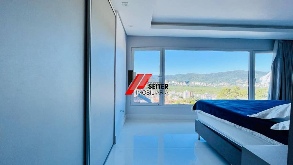 Casa com 4 quartos a venda, 285,77 de área construída Trindade