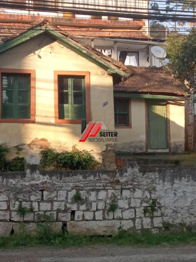 Terreno à venda no bairro Agronômica em Florianópolis
