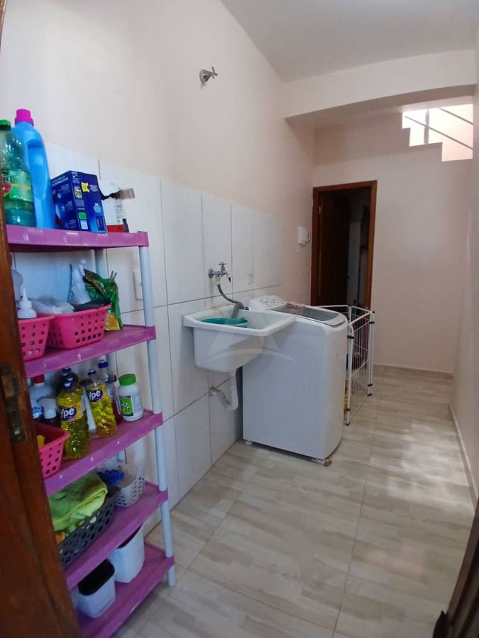 Sobrado de esquina, 3 dormitórios sendo 1 suite, itapema do norte