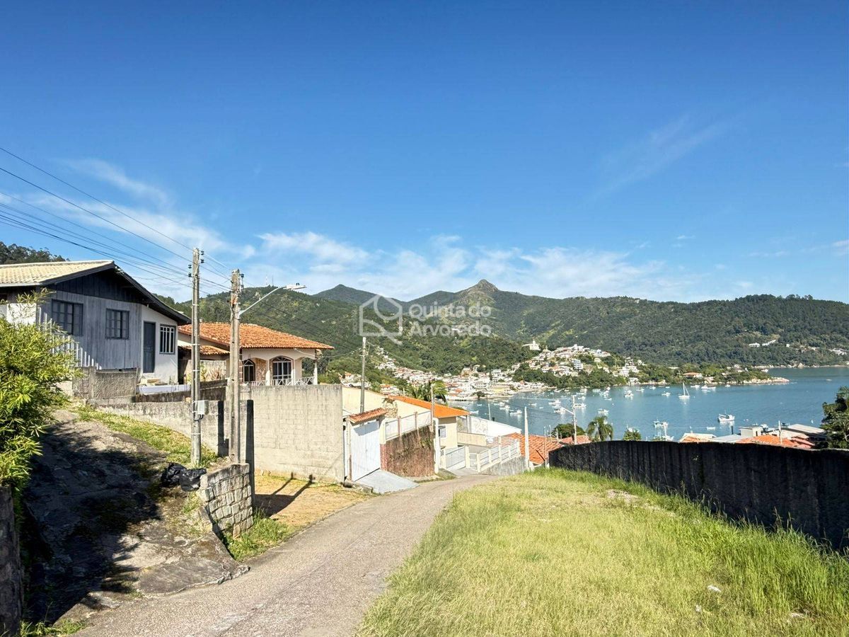 Casa vista Mar Praia de Ganchos - Casa em Ganchos do Meio, Governador Celso Ramos - à venda - Quinta do Arvoredo Imóveis
