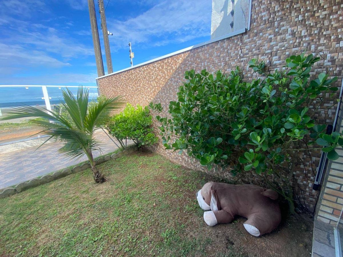 Casa frente mar, 4 quartos com piscina, mariluz