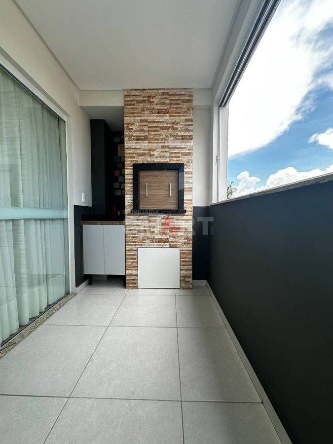 Apartamento semi-mobiliado com 1 suíte + 1 quarto com elevador