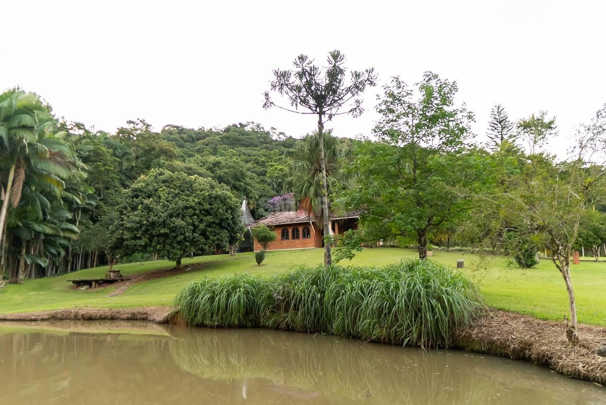 Chácara com 8 Lagoas, 2 Casas e Choupana de Festas em Guaramirim