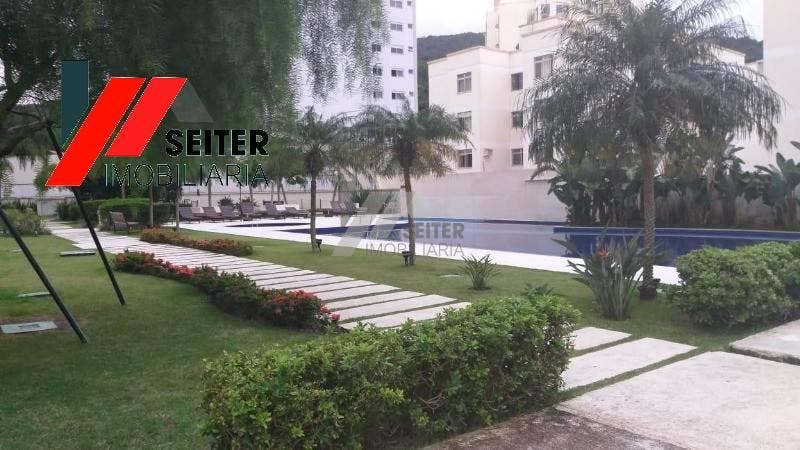 Apartamento mobiliado de 4 dormitorios sendo 2 suites com 3 vagas de garagem a venda Itacorubi