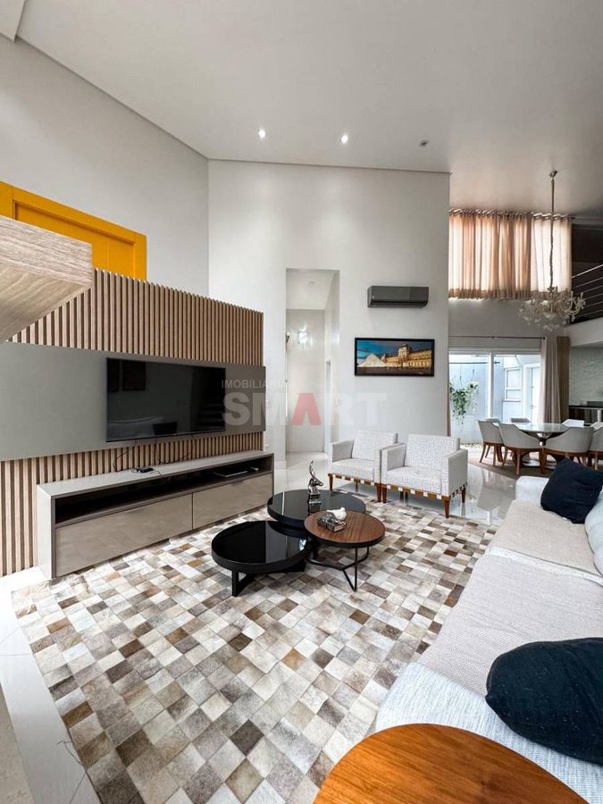 Casa com Piscina no Czerniewicz com 1 Suite e 2 Quartos