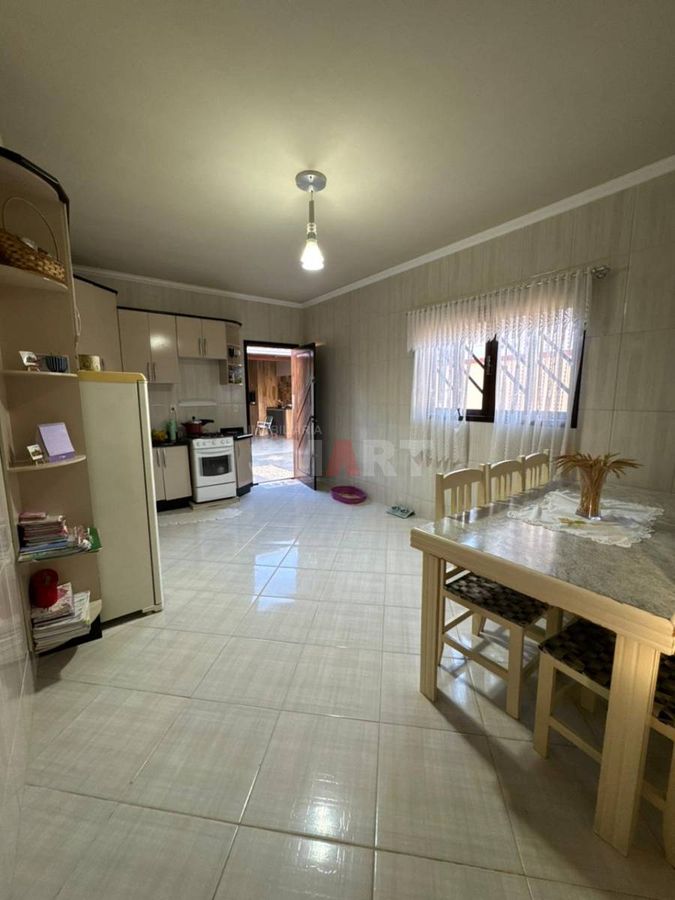 Casa com 3 Quartos e Ampla Área Externa no Amizade