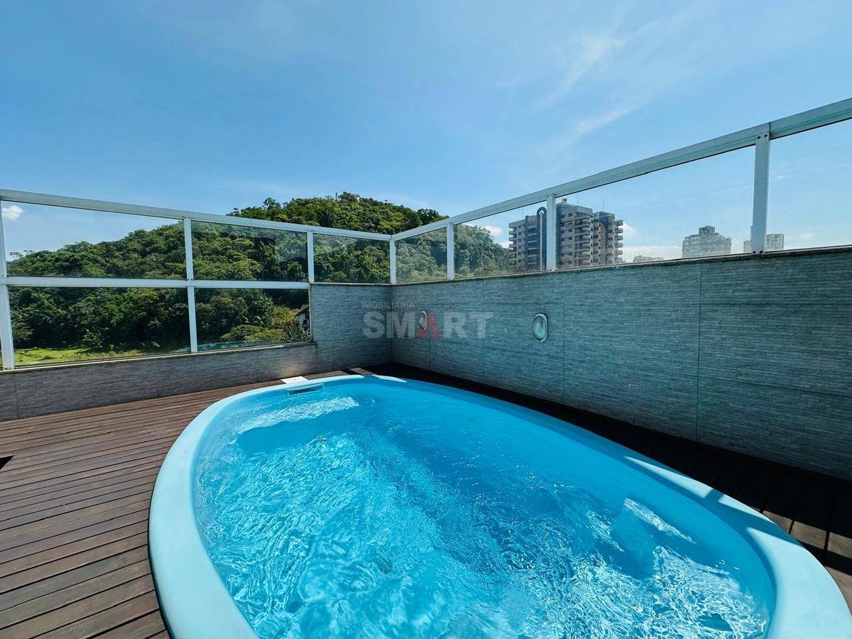 Apartamento 3 quartos (1 suíte) semimobiliado com 2 vagas de garagem e elevador