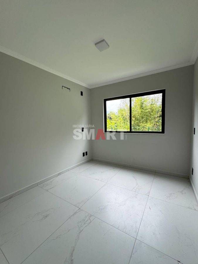 Casa Geminada com 1 Suíte + 2 Quartos e Amplo Espaço de Fundos