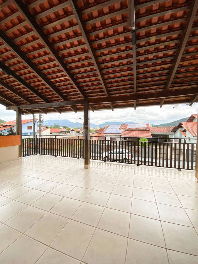 Casa Sobrado com 6 quartos no bairro Amizade