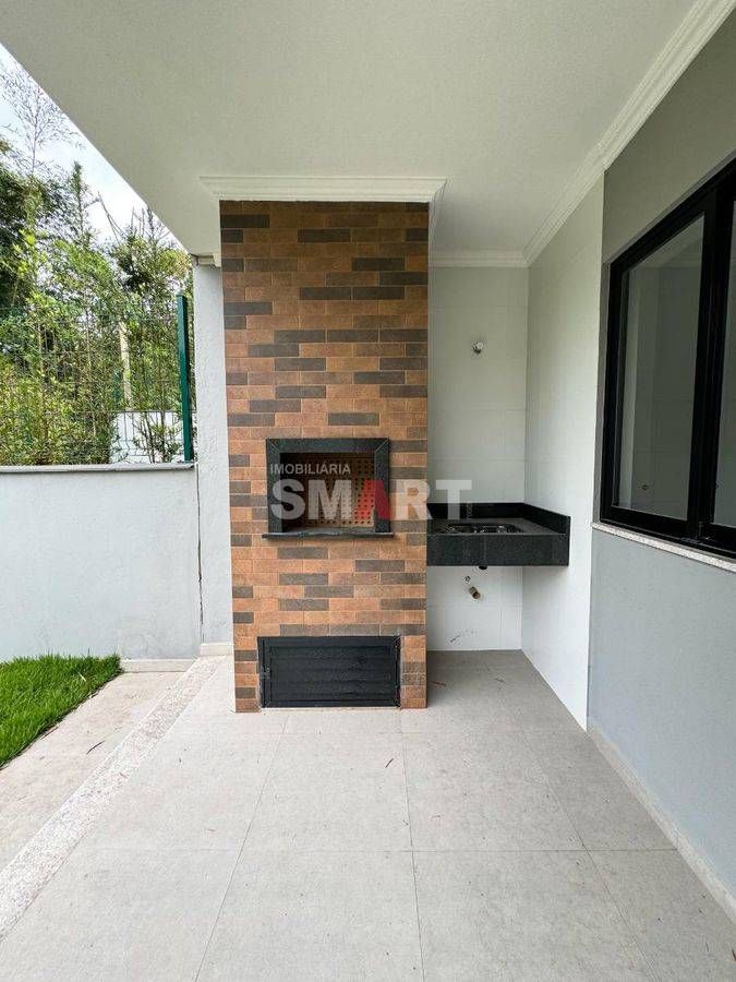 Casa Geminada com 1 Suíte + 2 Quartos e Amplo Espaço de Fundos