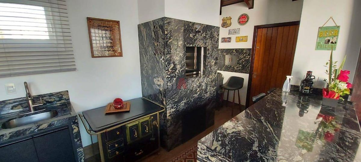 Casa com 4 Suítes no Bairro Nova Brasília