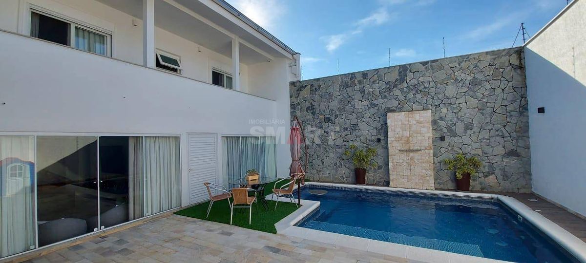 Casa com 4 Suítes no Bairro Nova Brasília