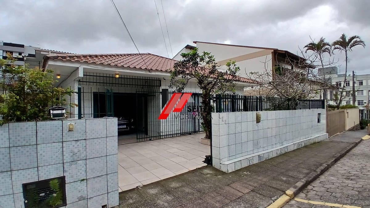 Casa à venda na trindade florianópolis