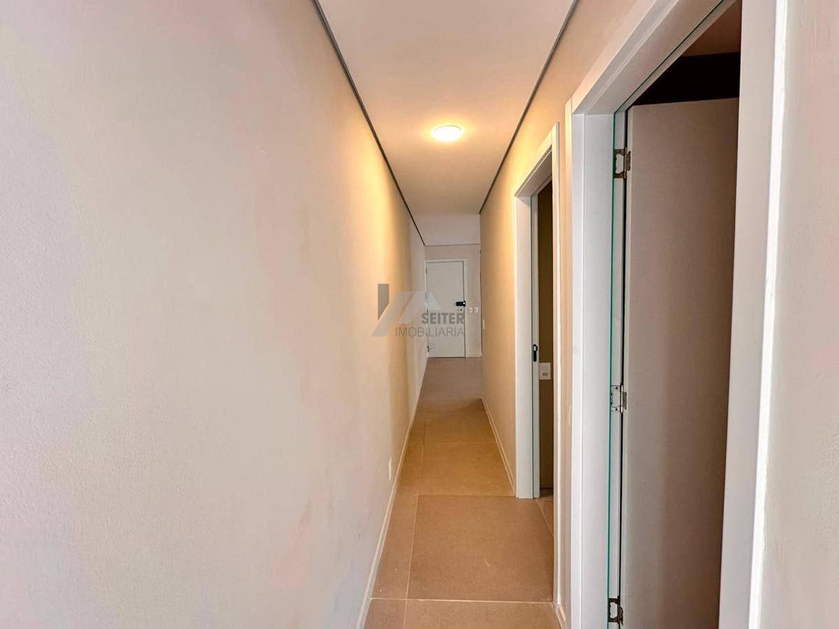 Apartamento a venda com 2 quartos Centro Florianópolis