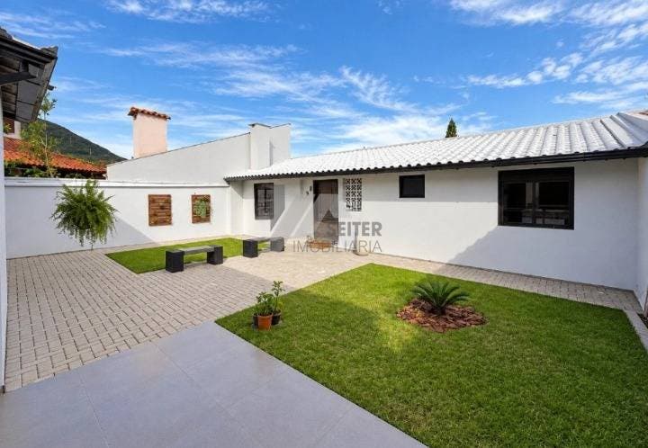 Casa 3 dormitórios a Venda em Florianópolis Itacorubi