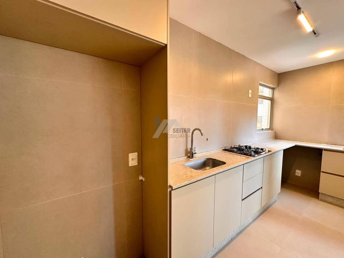 Apartamento a venda com 2 quartos Centro Florianópolis