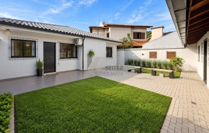 Casa 3 dormitórios a Venda em Florianópolis Itacorubi