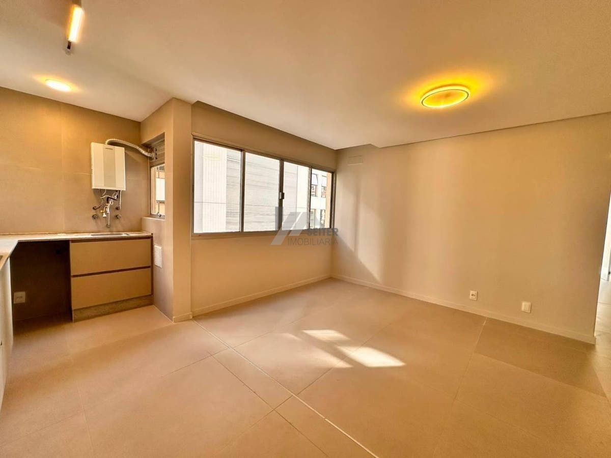 Apartamento a venda com 2 quartos Centro Florianópolis