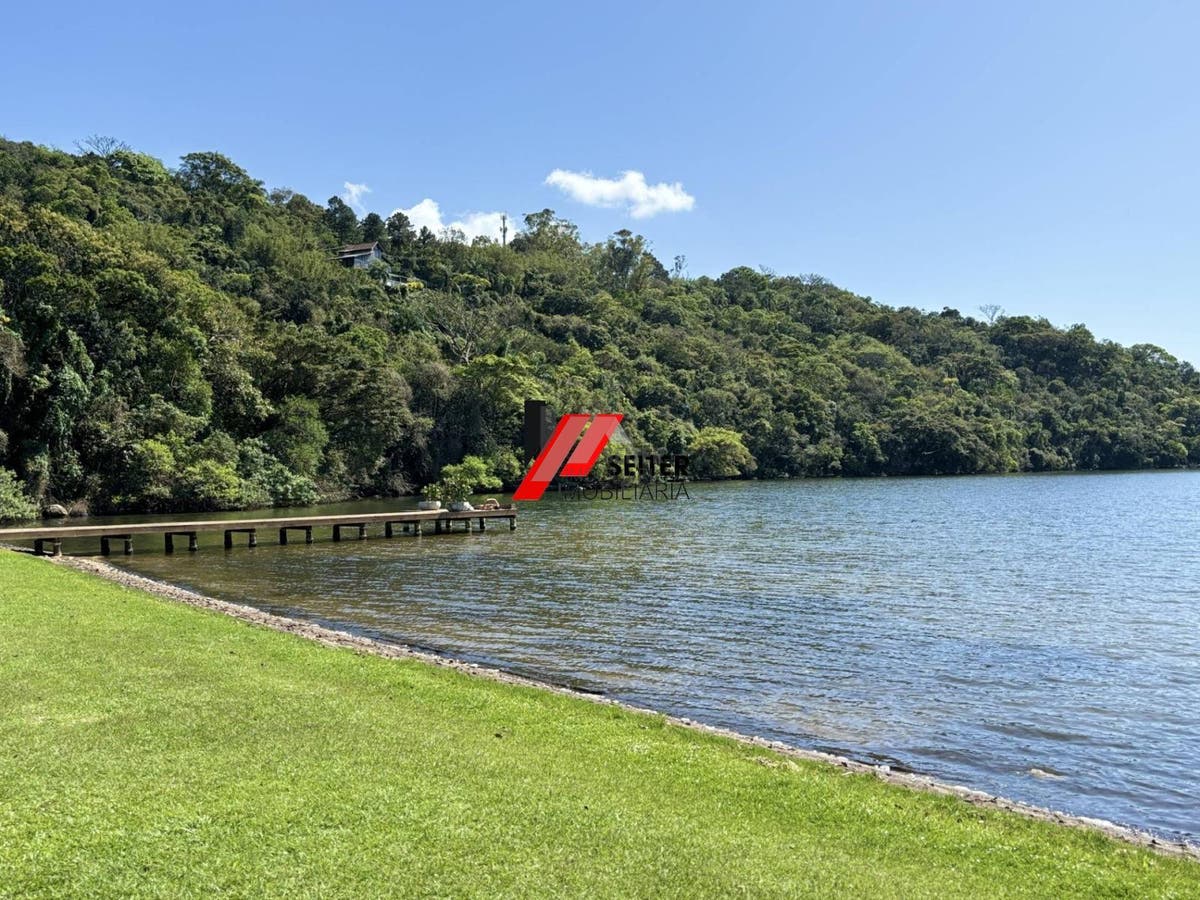 Casa à venda na beira da Lagoa em Florianópolis
