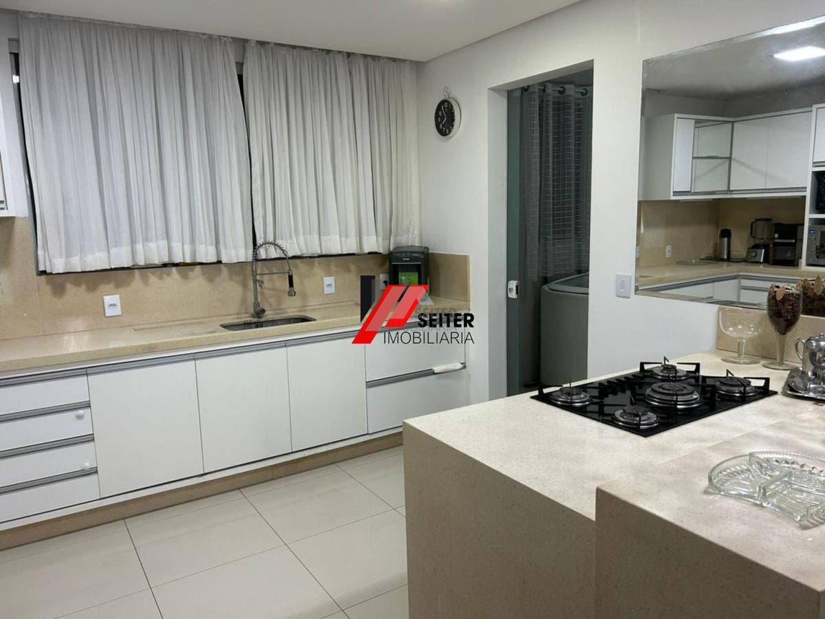 Casa de Alto Padrão com 280m² à Venda na Pedra branca: 4 Quartos 1 Suíte Área Gourmet e Piscina com Spa!