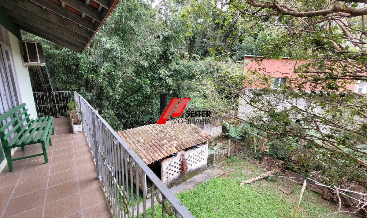 Casa com 4 quatro quartos para locação trindade florianópolis