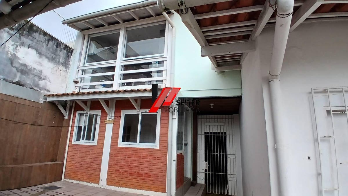 Casa a venda na agronomica