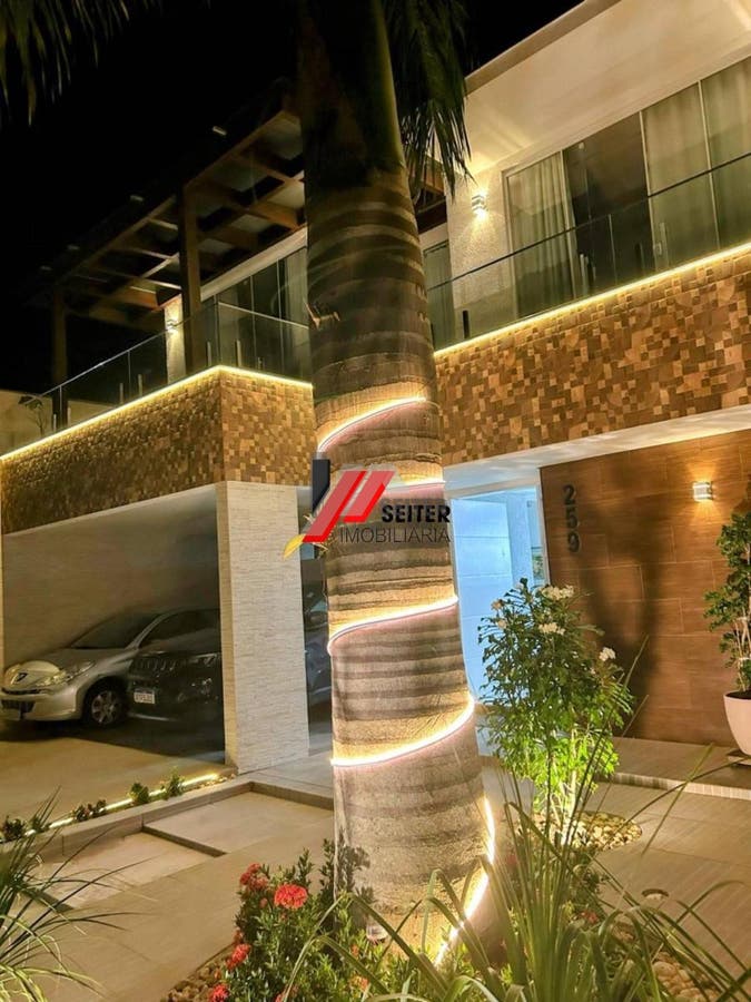 Casa de Alto Padrão com 280m² à Venda na Pedra branca: 4 Quartos 1 Suíte Área Gourmet e Piscina com Spa!