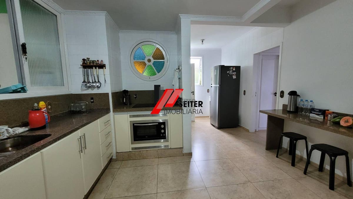 Casa com 4 quatro quartos para locação trindade florianópolis