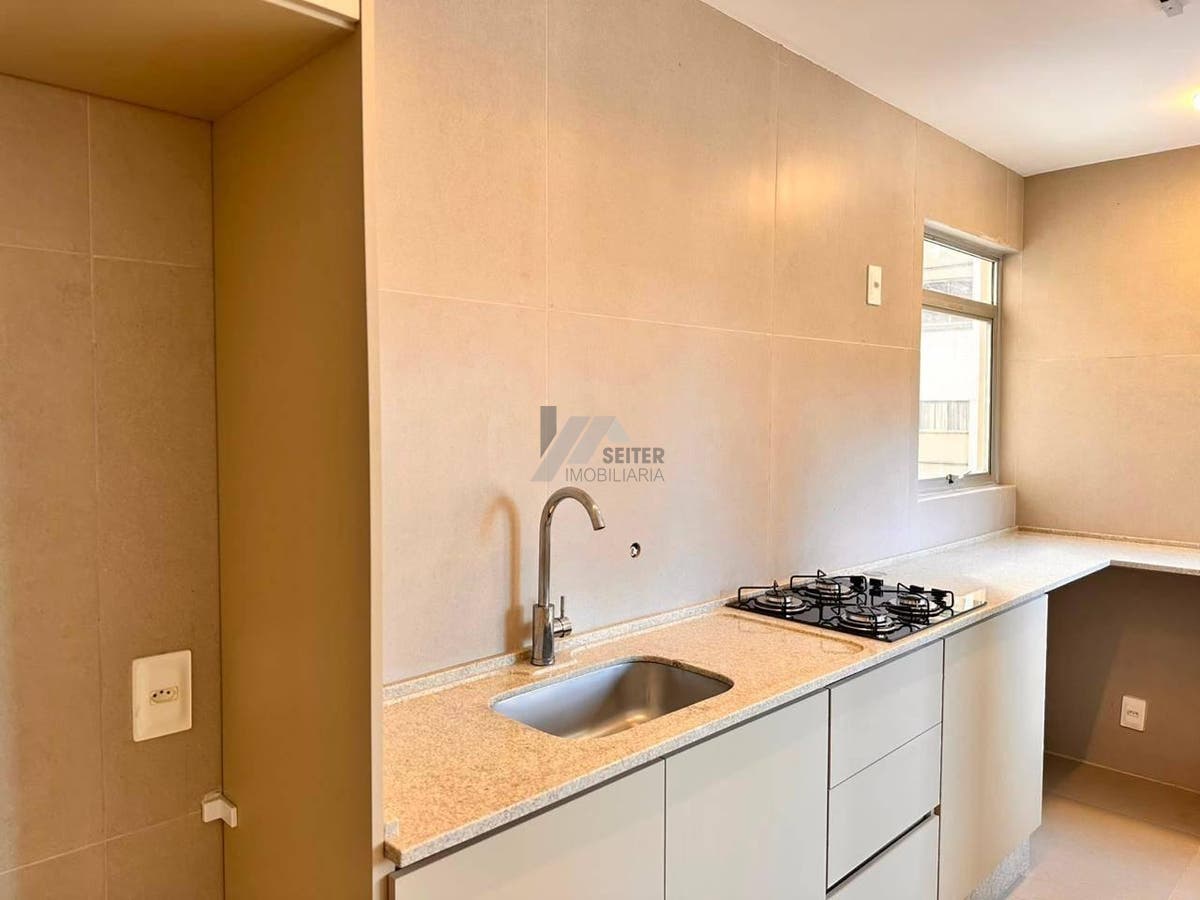 Apartamento a venda com 2 quartos Centro Florianópolis