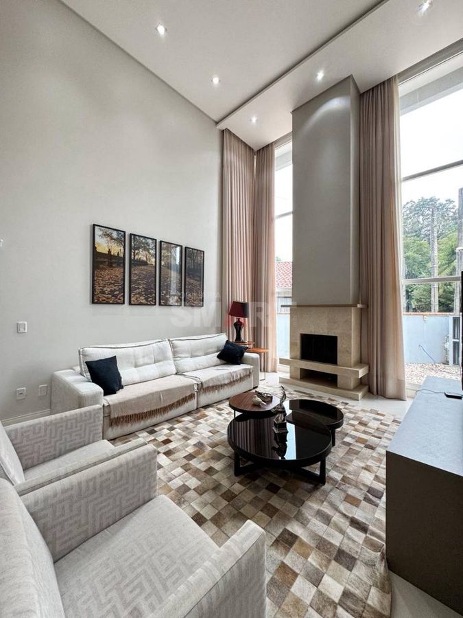 Casa com Piscina no Czerniewicz com 1 Suite e 2 Quartos