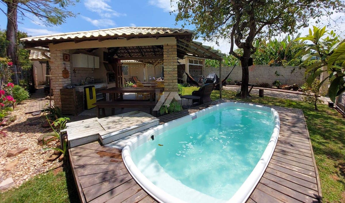 Casa 3 dormitórios com suite a venda Praia da Daniela Florianopolis
