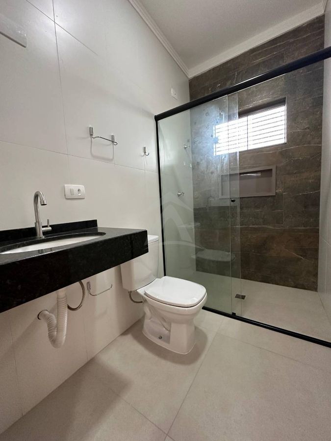 Sobrado com piscina, 3 quartos sendo suíte, barra do saí