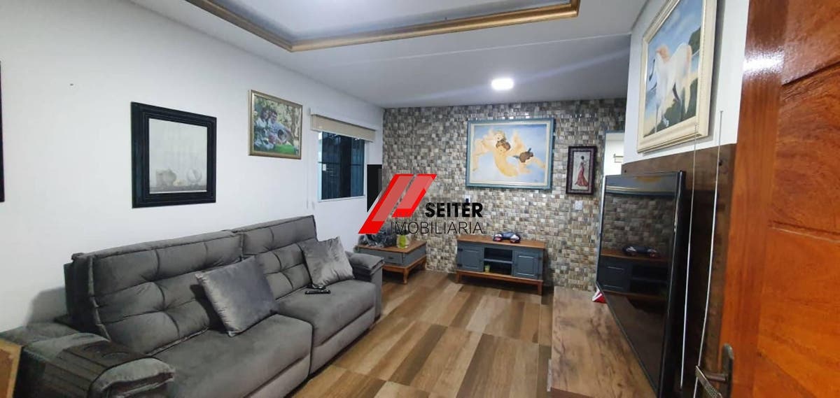 Sobrado 4 dormitorios possui suite com closet e edicula para venda